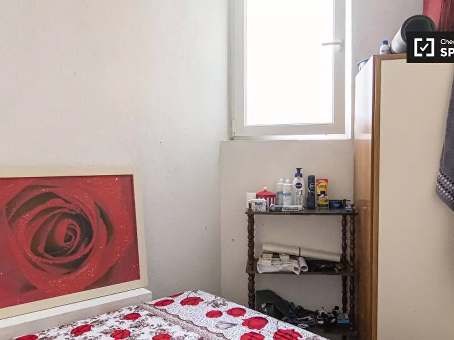 Immagine 2 di Camera condivisa in affitto  in Via dei Savorelli, 00165 Roma RM, Italy a Roma