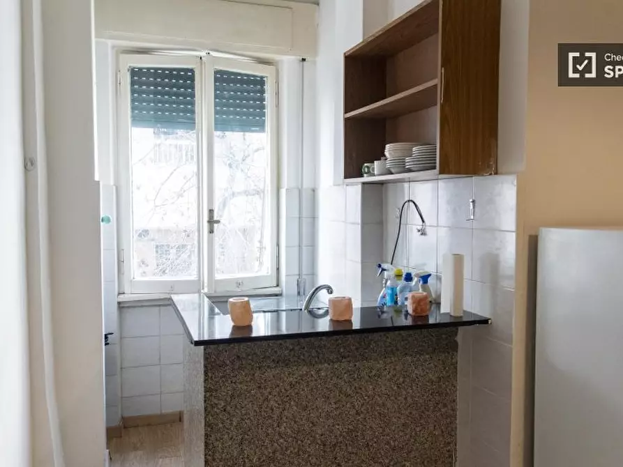 Immagine 8 di Appartamento in affitto  in Via Gian Luca Squarcialupo a Roma