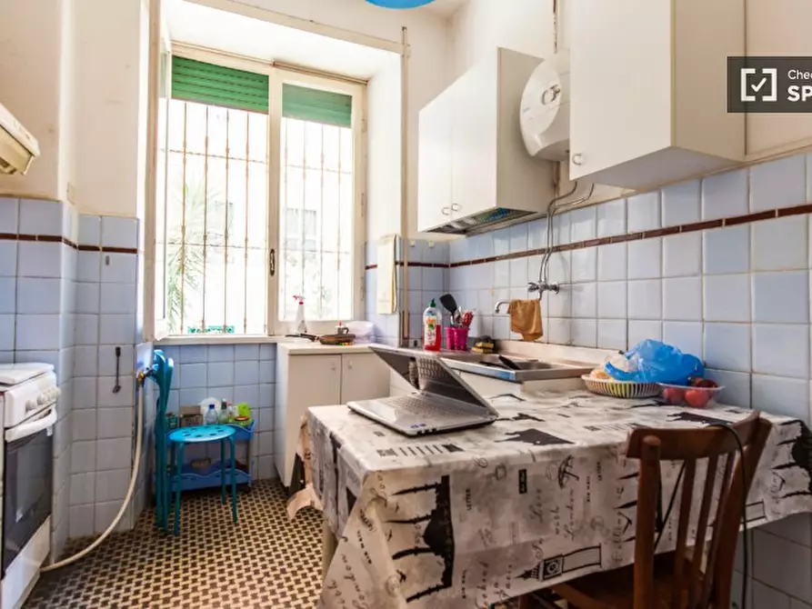 Immagine 4 di Camera condivisa in affitto  in Via Berengario a Roma