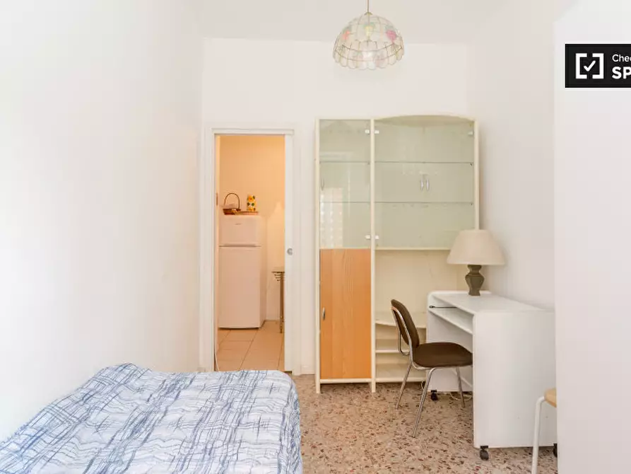 Immagine 3 di Camera condivisa in affitto  in Via Salasco a Milano