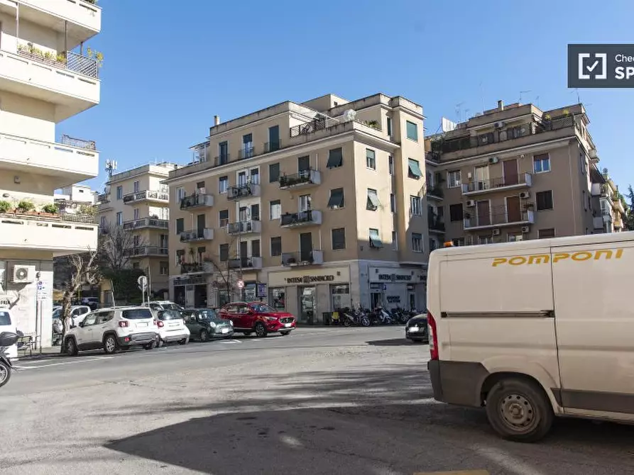 Immagine 14 di Camera condivisa in affitto  in Piazza Vescovio a Roma
