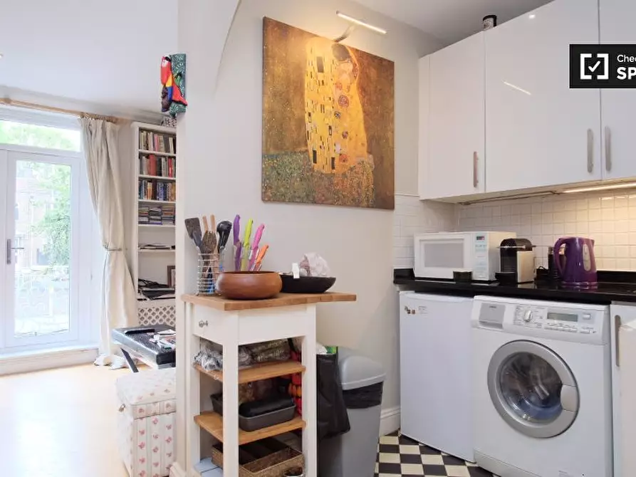 Immagine 3 di Appartamento in affitto  in Kensington High St, Kensington, London W8 6NW, UK a Kensington