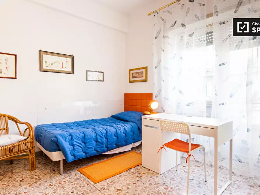 Immagine 2 di Camera condivisa in affitto  in Via delle Arniche a Roma