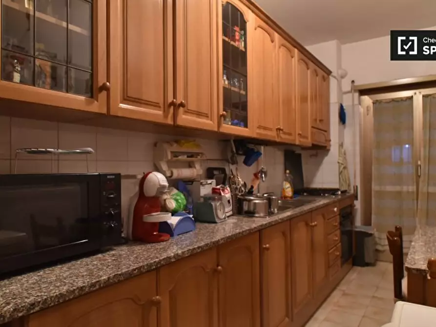 Immagine 6 di Camera condivisa in affitto  in Via Masurio Sabino, 00175 Roma RM, Italy a Roma