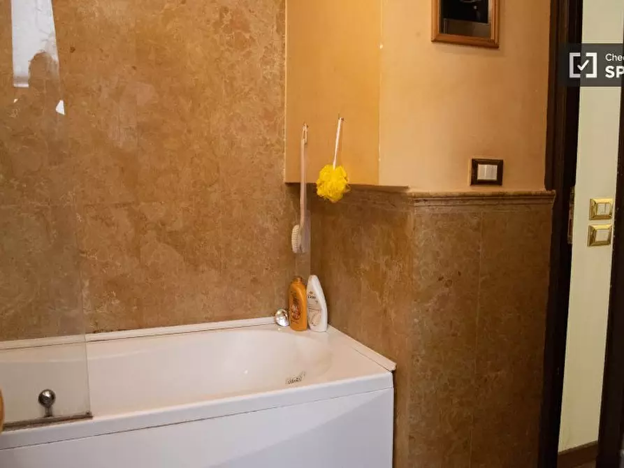 Immagine 15 di Camera condivisa in affitto  in Via Cavour a Roma