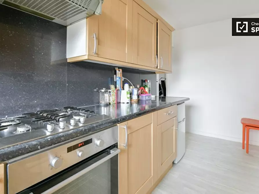 Immagine 7 di Camera condivisa in affitto  in St.Anns Rd, White City, London W11 4ST, UK a Kensington