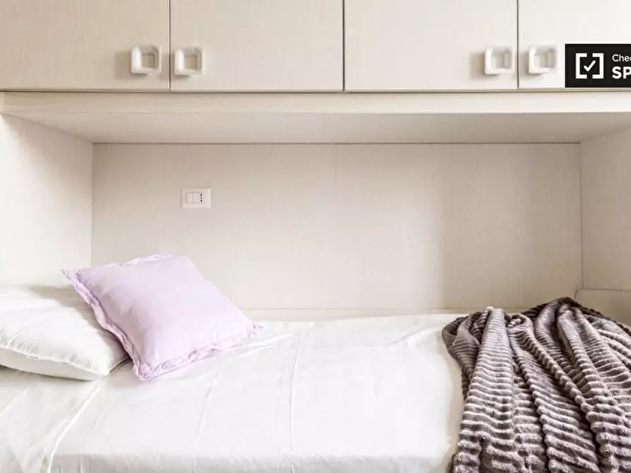 Immagine 3 di Camera condivisa in affitto  in Via Giovanni Pezzotti a Milano