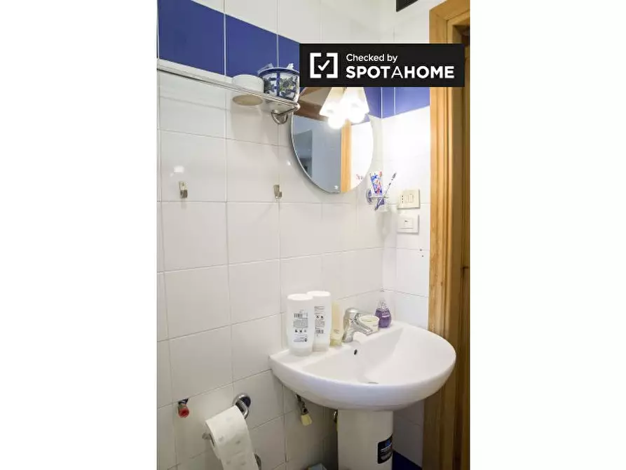 Immagine 17 di Camera condivisa in affitto  in Via Castelfidardo, 00185 Roma RM, Italy a Roma