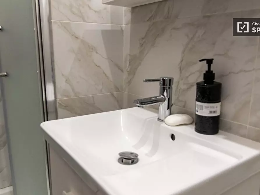 Immagine 16 di Camera condivisa in affitto  in Via Simone Ghini a Roma