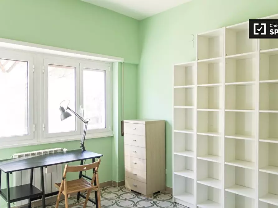 Immagine 4 di Camera condivisa in affitto  in Via Antonino Pio a Roma