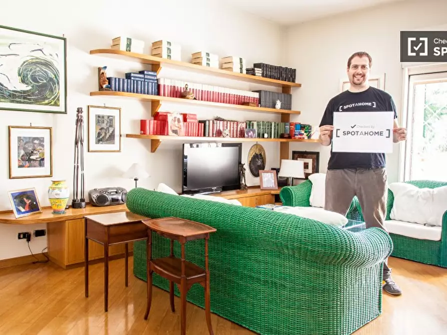 Immagine 7 di Camera condivisa in affitto  in Via Coviello a Roma