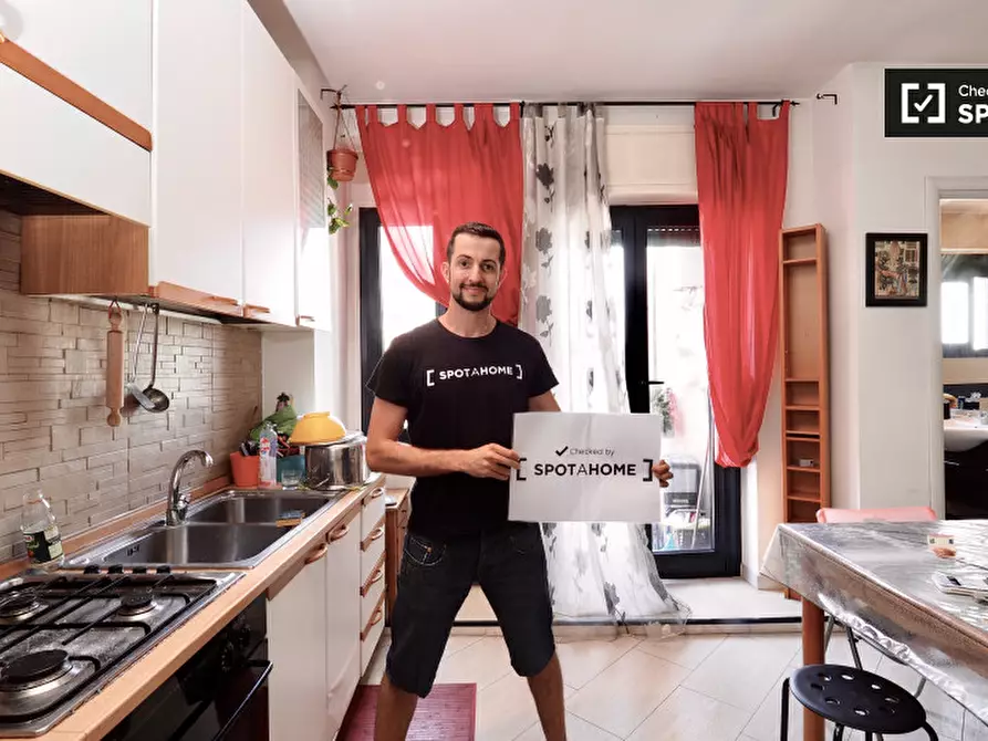 Immagine 8 di Camera condivisa in affitto  in Viale Edoardo Jenner a Milano