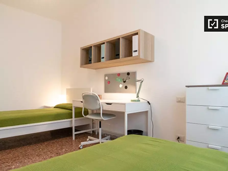 Immagine 2 di Camera condivisa in affitto  in Via Ruggero Leoncavallo a Milano