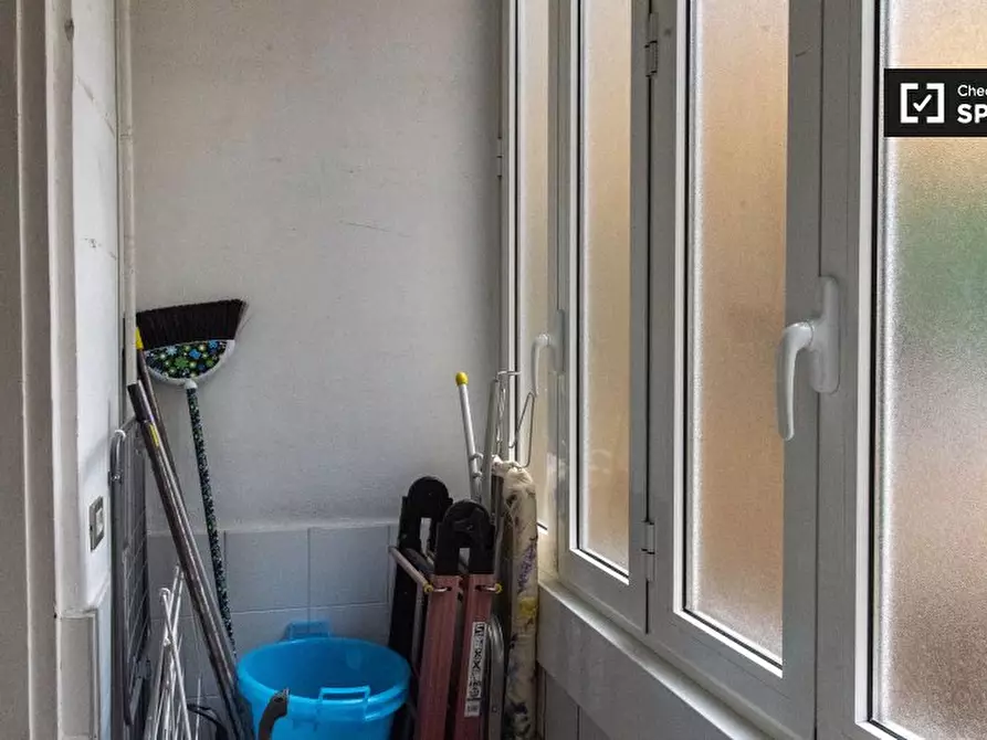 Immagine 7 di Camera condivisa in affitto  in Via Camilla a Roma