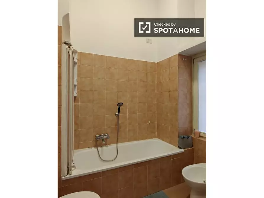 Immagine 12 di Camera condivisa in affitto  in Via Anton Giulio Barrili a Milano