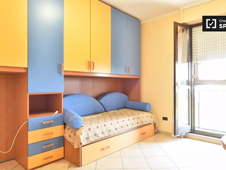 Immagine 5 di Camera condivisa in affitto  in Via Tullio Garbari, 00125 Roma RM, Italy a Roma