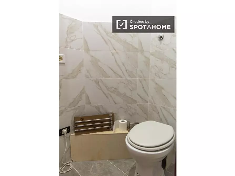 Immagine 14 di Camera condivisa in affitto  in Via Simone Ghini a Roma