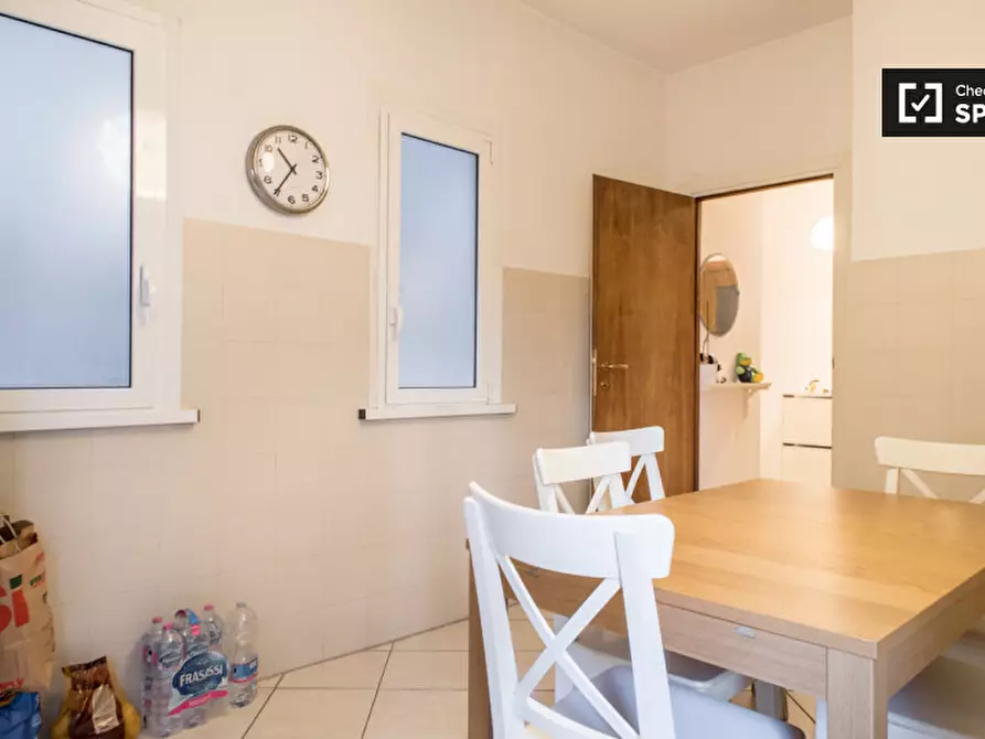 Immagine 8 di Camera condivisa in affitto  in Largo dei Colli Albani a Roma