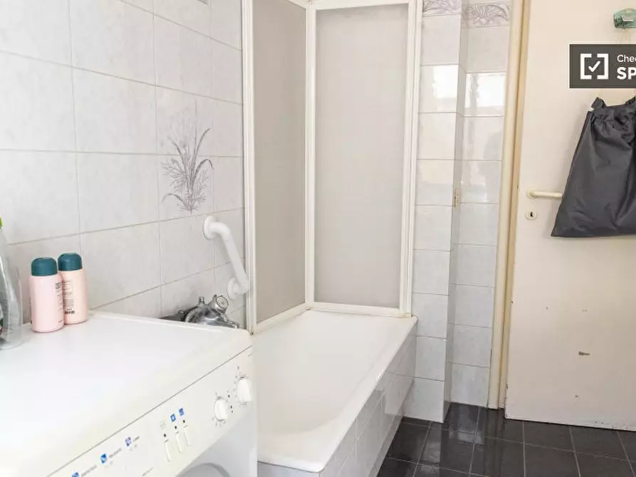 Immagine 9 di Camera condivisa in affitto  in Via Paola Falconieri a Roma