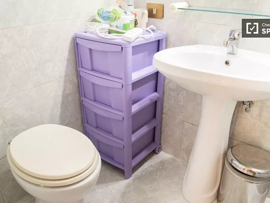 Immagine 10 di Camera condivisa in affitto  in Via Salaria a Roma