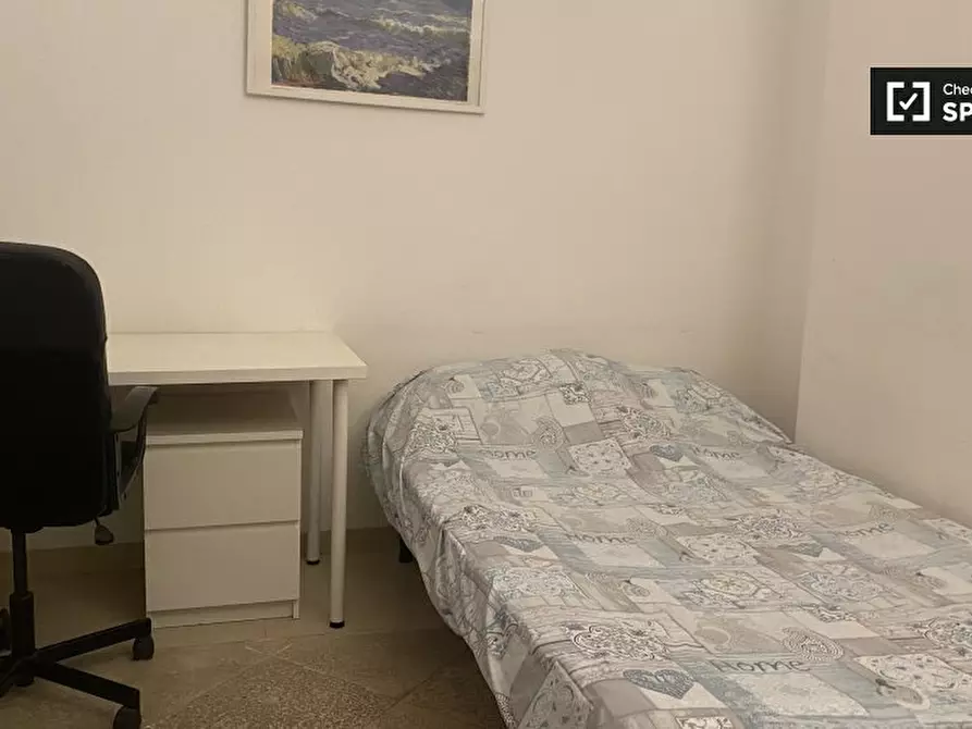 Immagine 3 di Camera condivisa in affitto  in Via Basento a Roma