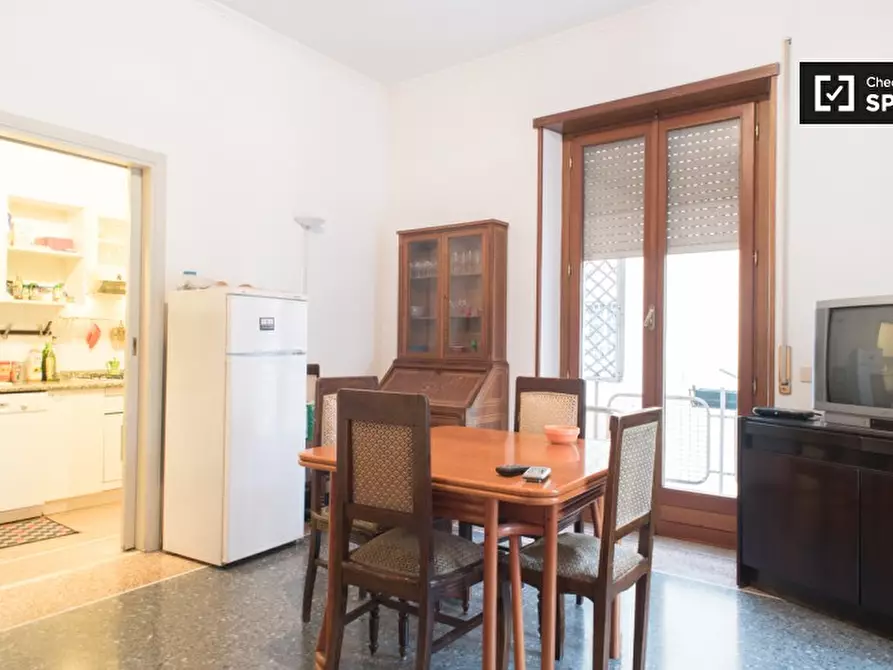 Immagine 8 di Camera condivisa in affitto  in Via Montebuono a Roma