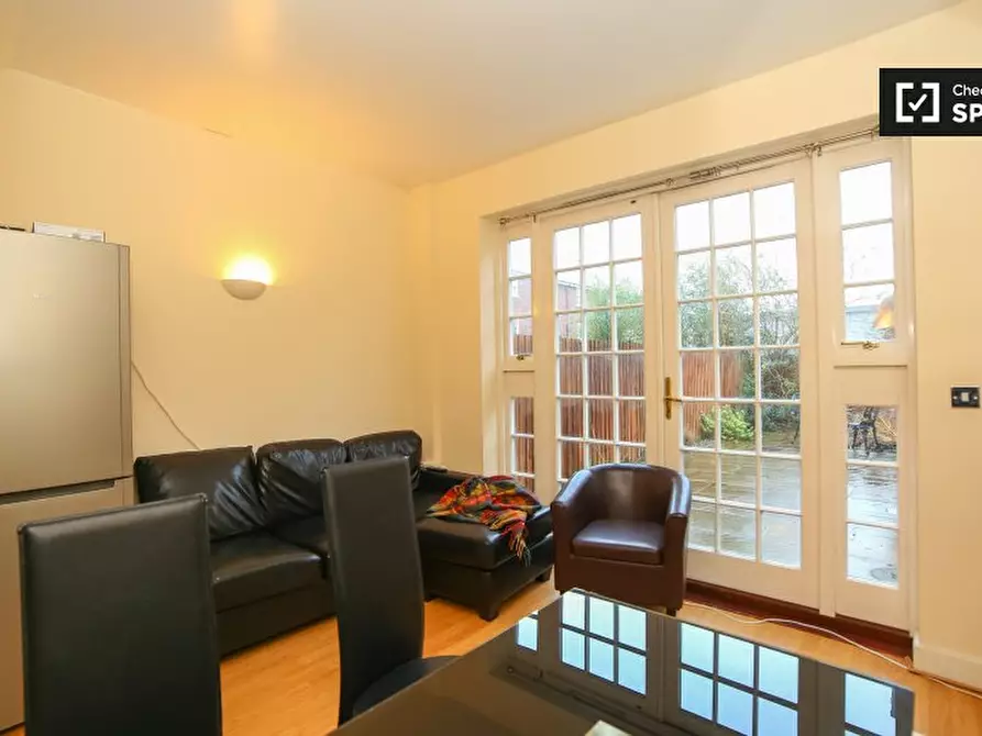 Immagine 4 di Camera condivisa in affitto  in Hastings St a Eltham