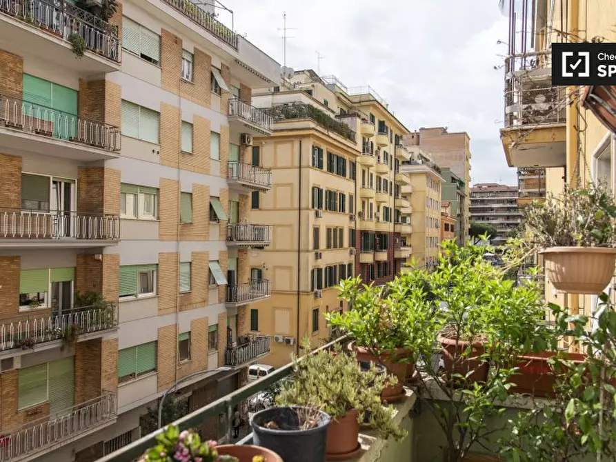 Immagine 18 di Camera condivisa in affitto  in Via Camilla a Roma