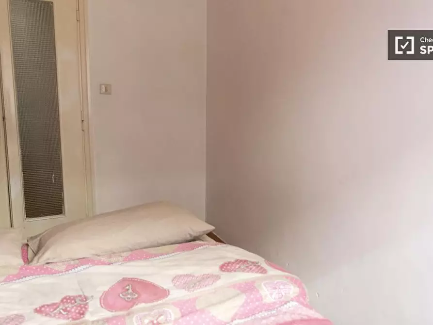 Immagine 18 di Appartamento in affitto  in Via Gian Luca Squarcialupo a Roma