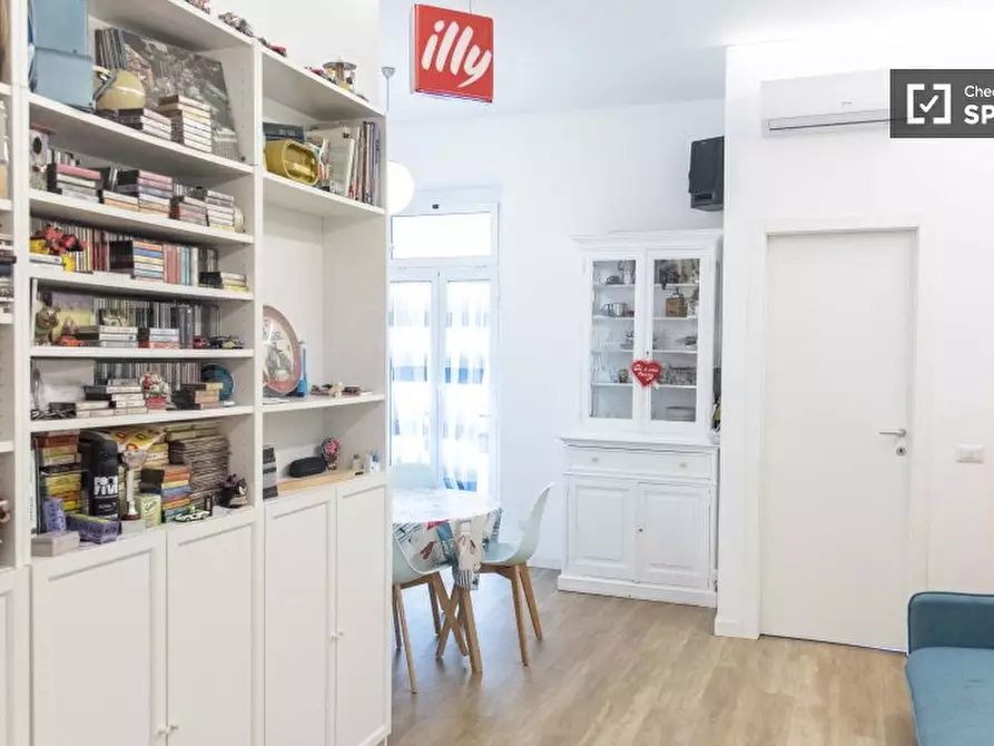 Immagine 16 di Camera condivisa in affitto  in Via Delle Azalee a Roma