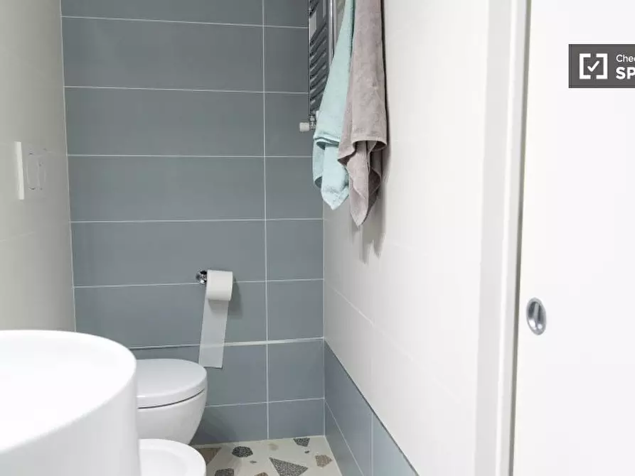 Immagine 5 di Camera condivisa in affitto  in Via Francesco Caracciolo a Roma