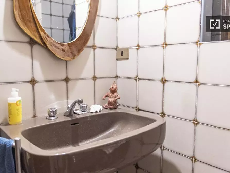 Immagine 17 di Camera condivisa in affitto  in Via Goffredo Mameli a Roma