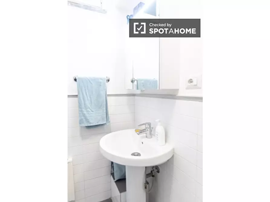 Immagine 13 di Appartamento in affitto  in Via dei Marsi a Roma
