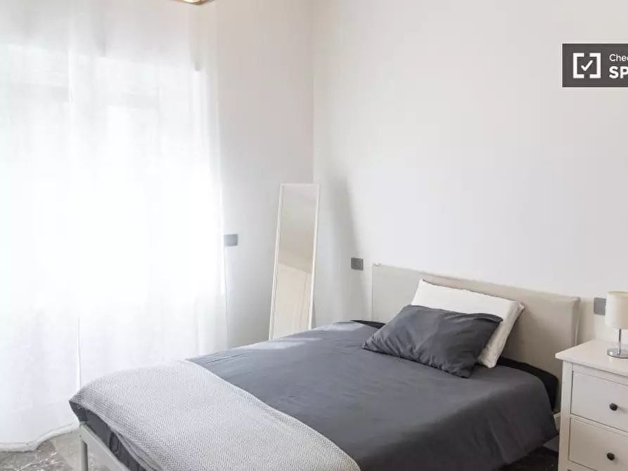 Immagine 3 di Camera condivisa in affitto  in Via del Casale Sansoni a Roma