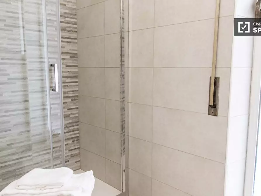 Immagine 14 di Camera condivisa in affitto  in Via Attilio Ambrosini a Roma