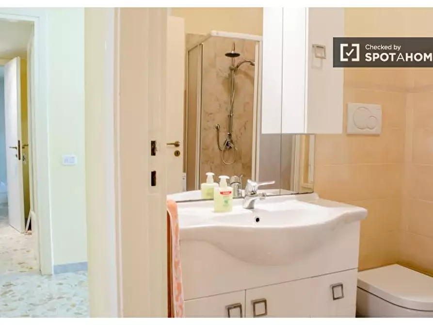 Immagine 8 di Camera condivisa in affitto  in Viale dello Scalo di San Lorenzo a Roma