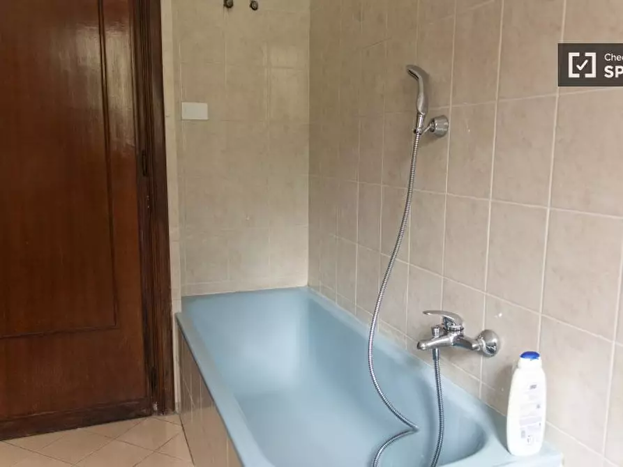 Immagine 7 di Camera condivisa in affitto  in Via Mattia Battistini a Roma