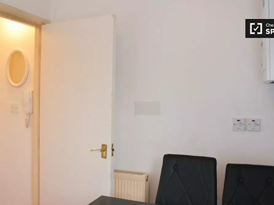 Immagine 16 di Appartamento in affitto  in Glengall Rd a Camden Town