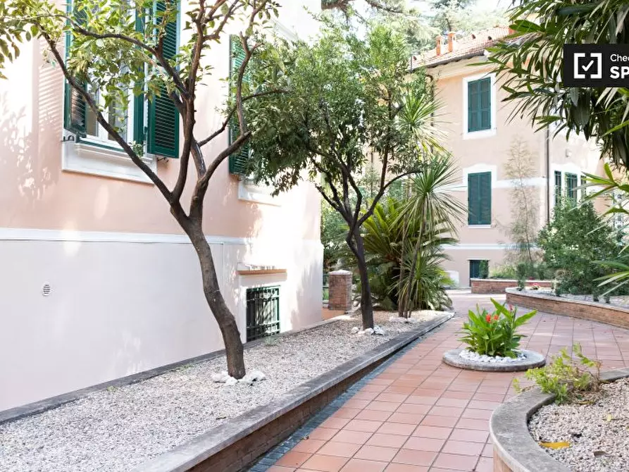 Immagine 13 di Appartamento in affitto  in Via dei Giovi a Roma