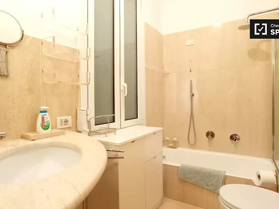 Immagine 5 di Camera condivisa in affitto  in Via Lima a Roma