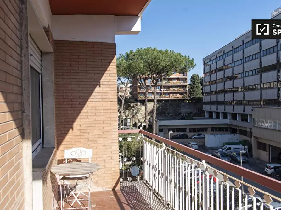 Immagine 10 di Camera condivisa in affitto  in Via Antonino Pio a Roma