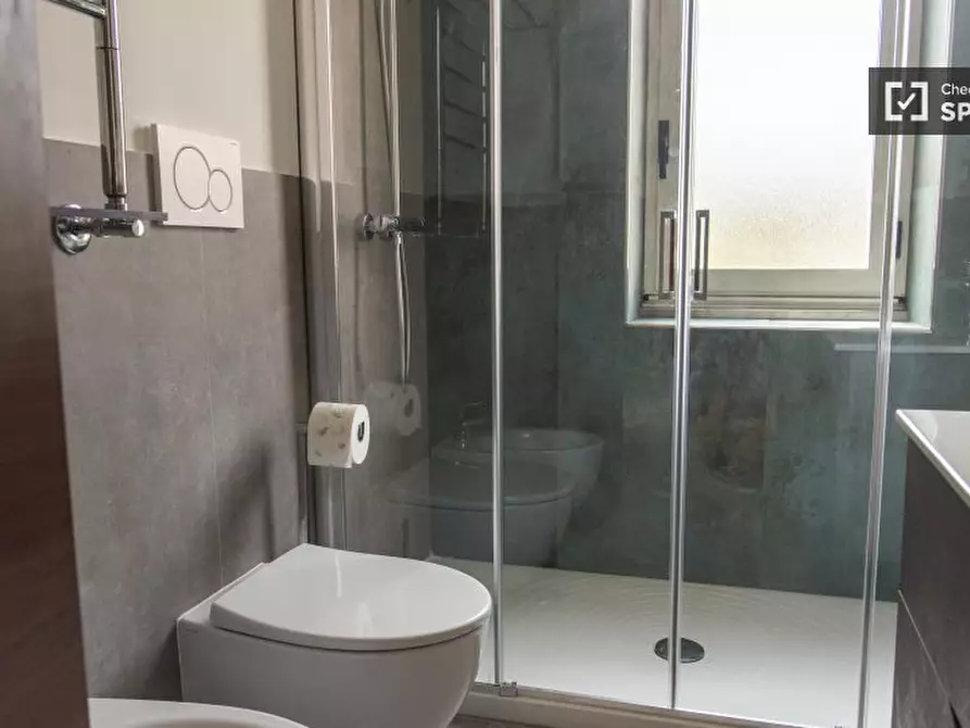 Immagine 17 di Camera condivisa in affitto  in Piazza Alfonso Neuschuler a Roma