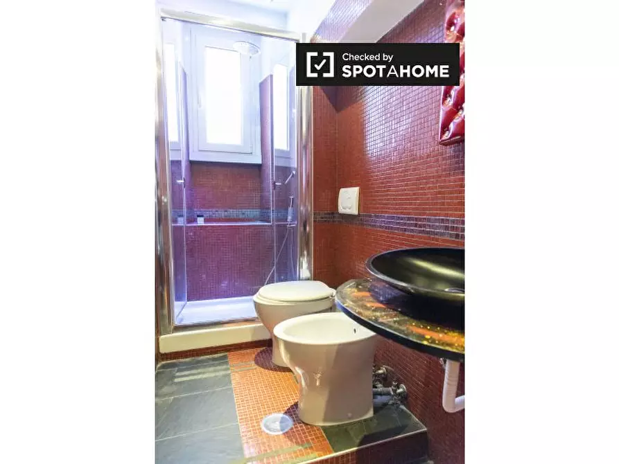 Immagine 5 di Camera condivisa in affitto  in Via dei Campi Flegrei a Roma