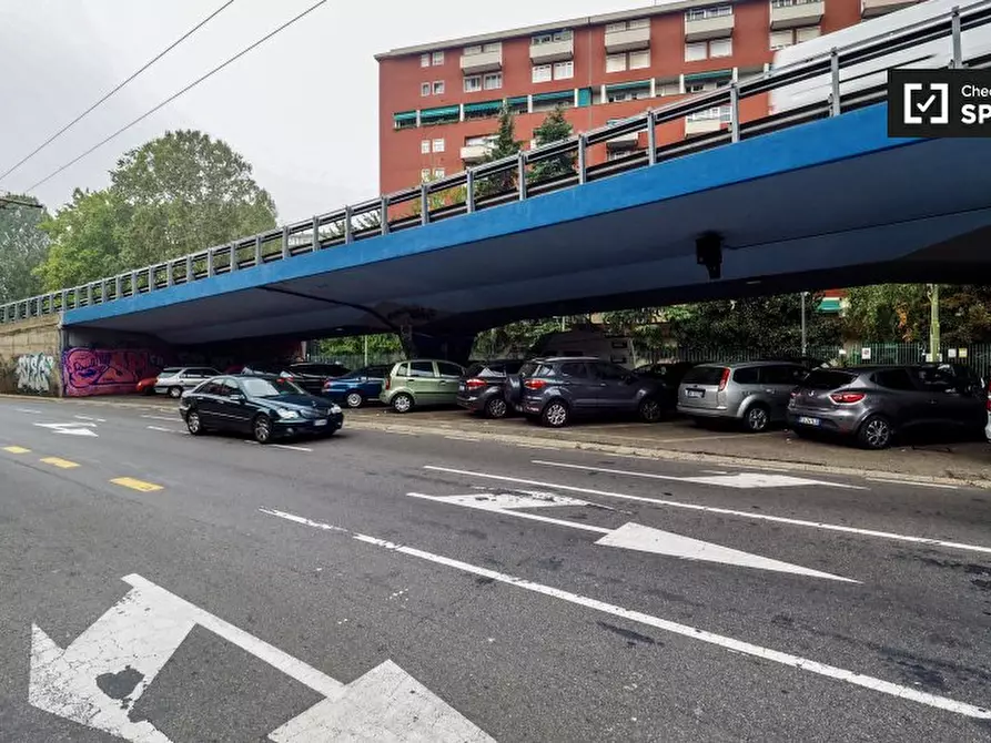 Immagine 19 di Camera condivisa in affitto  in Viale Renato Serra a Milano