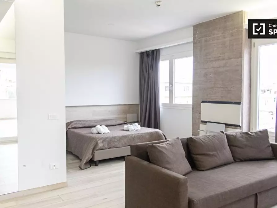 Immagine 1 di Appartamento in affitto  in Via di Acqua Bullicante a Roma