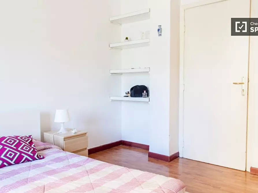 Immagine 3 di Camera condivisa in affitto  in Via del Fontanile Arenato a Roma