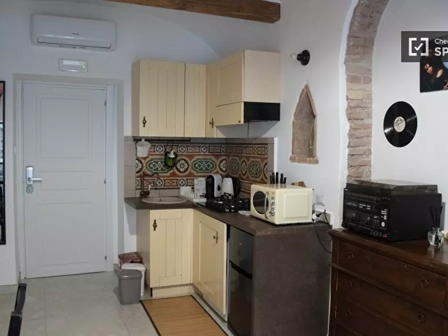 Immagine 10 di Ufficio in affitto  in Via dei Latini a Roma