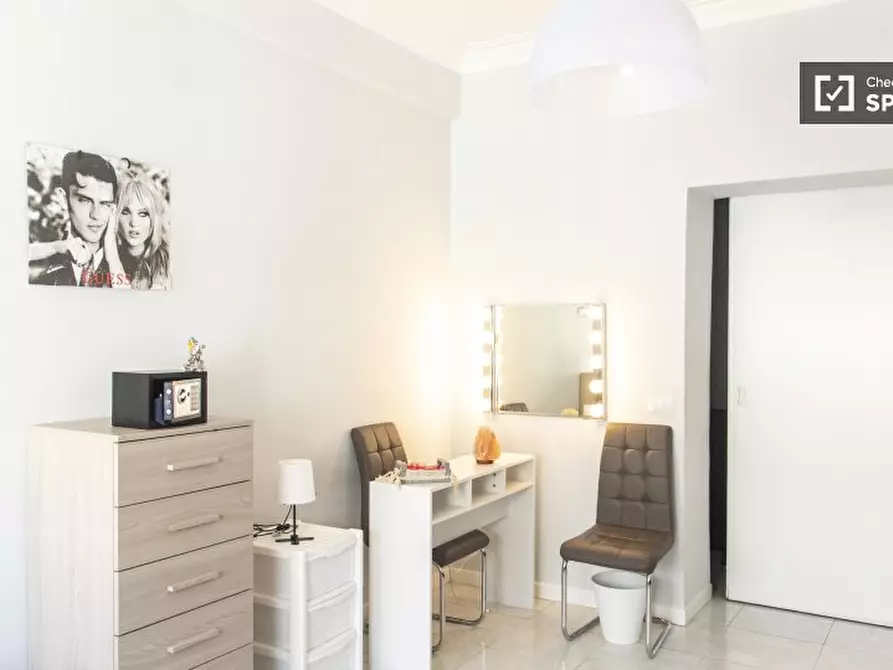 Immagine 3 di Camera condivisa in affitto  in Via Muzio Scevola a Roma