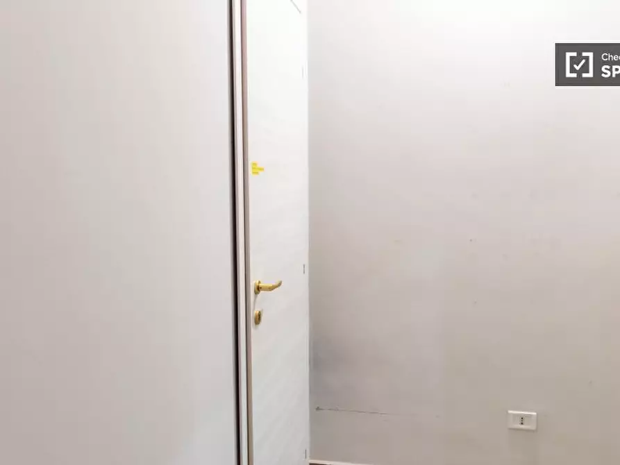 Immagine 16 di Camera condivisa in affitto  in Via Napoleone III a Roma