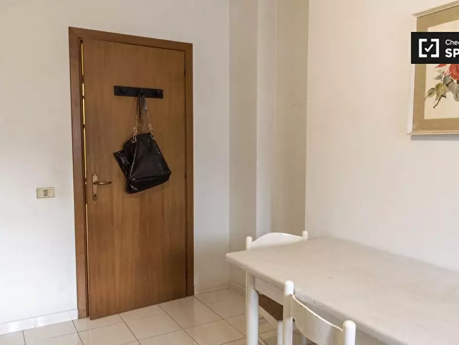 Immagine 4 di Camera condivisa in affitto  in Viale della Grande Muraglia a Roma